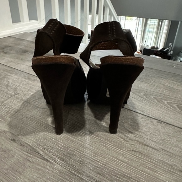Gorgeous brown suede Pedro Garcia sandals - Picture 3 of 4